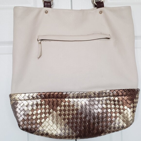 ELLIOTT LUCCA BIG WHITE PEBBLED LEATHER  BAG WITH GOLD TONES DECORATION. - Picture 12 of 12
